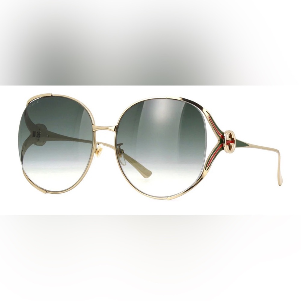 GUCCI gold
Sunglasses missing one nose pad originally $500